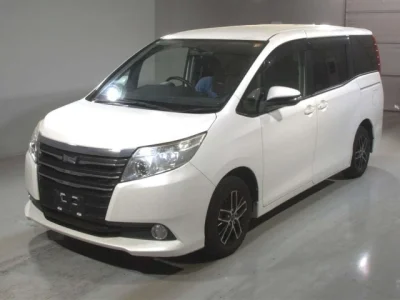 Toyota Noah — фото