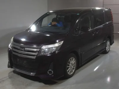 Toyota Noah — фото