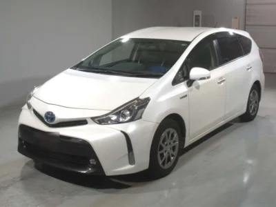 Toyota Prius Alpha — фото