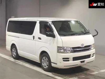 Toyota HiAce Van — фото