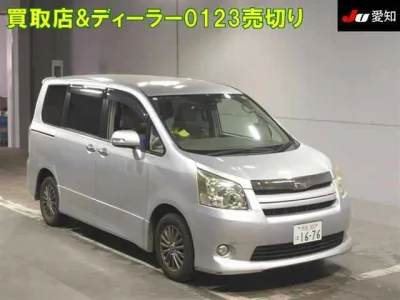 Toyota Noah — фото