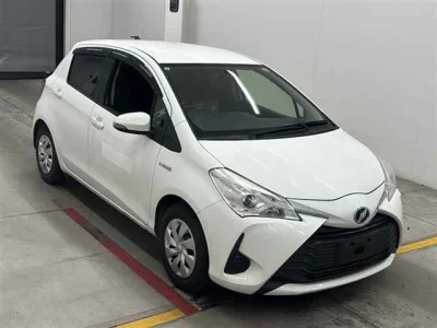 Toyota Vitz — фото