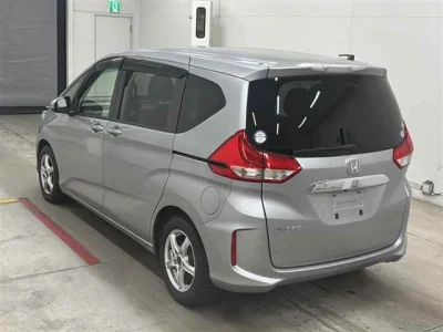 Honda Freed — фото