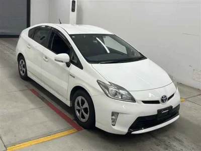 Toyota Prius — фото