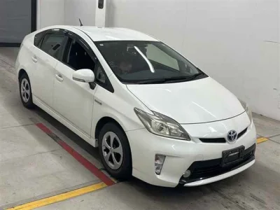 Toyota Prius — фото