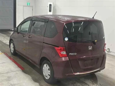 Honda Freed — фото
