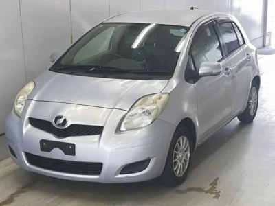 Toyota Vitz — фото