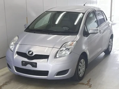 Toyota Vitz — фото