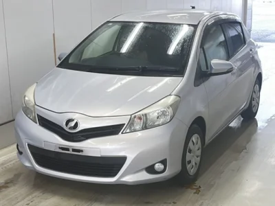 Toyota Vitz — фото