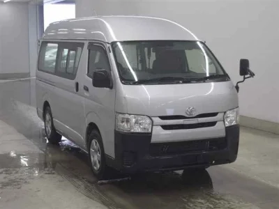 Toyota HiAce Van — фото