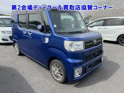 Toyota Pixis Mega — фото