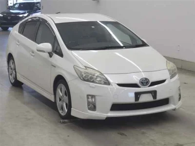 Toyota Prius — фото