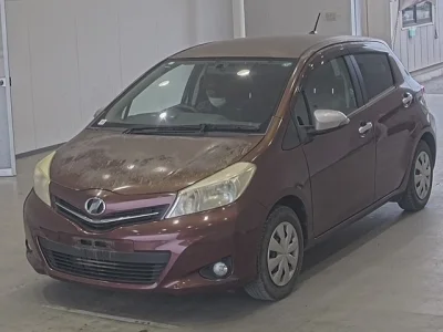 Toyota Vitz — фото