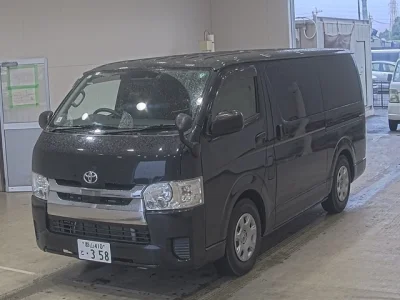 Toyota HiAce Van — фото