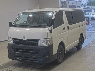 Toyota HiAce Van — фото