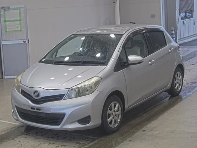 Toyota Vitz — фото