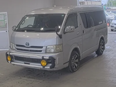 Toyota HiAce — фото