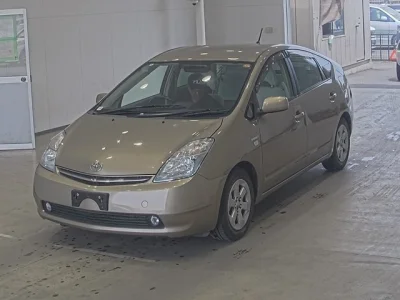 Toyota Prius — фото