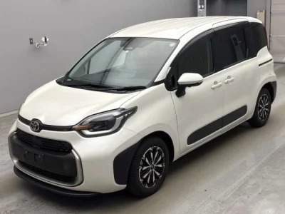 Toyota Sienta — фото