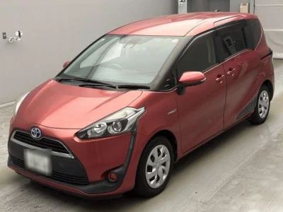 Toyota Sienta — фото