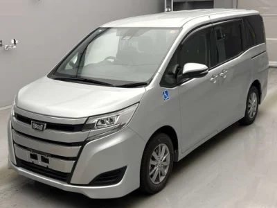 Toyota Noah — фото