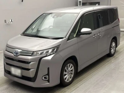 Toyota Noah — фото