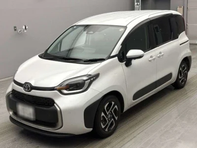 Toyota Sienta — фото