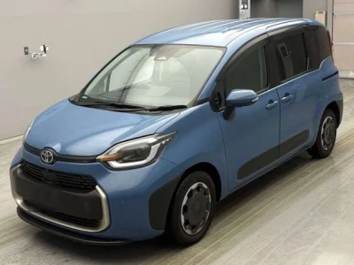 Toyota Sienta — фото
