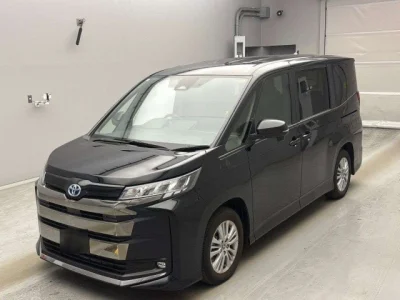 Toyota Noah — фото