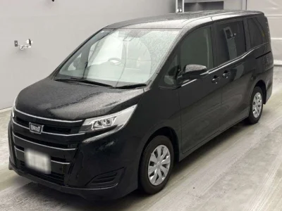 Toyota Noah — фото