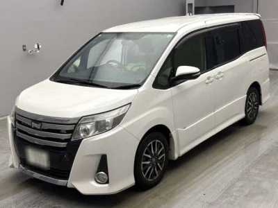 Toyota Noah — фото
