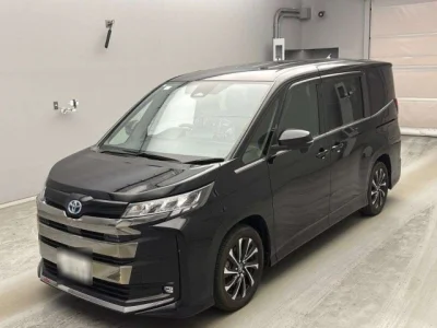 Toyota Noah — фото
