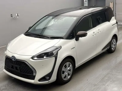 Toyota Sienta — фото