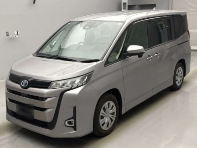 Toyota Noah — фото