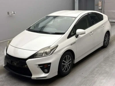 Toyota Prius — фото