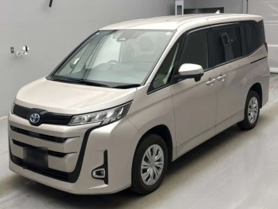 Toyota Noah — фото