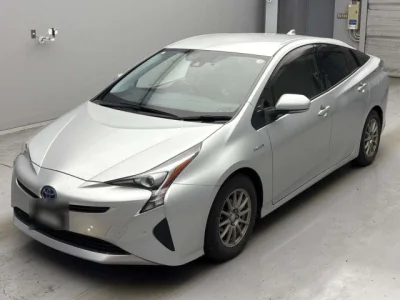 Toyota Prius — фото