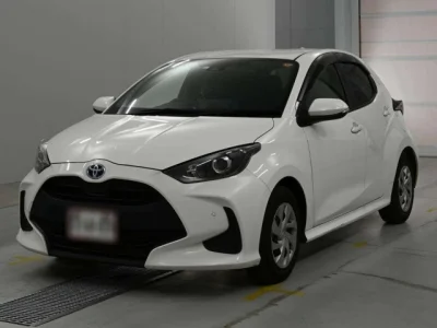 Toyota Yaris — фото