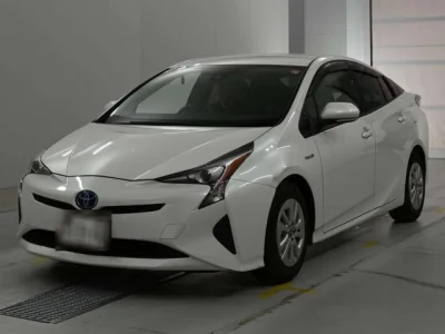 Toyota Prius — фото