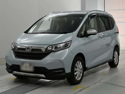 Honda Freed — фото
