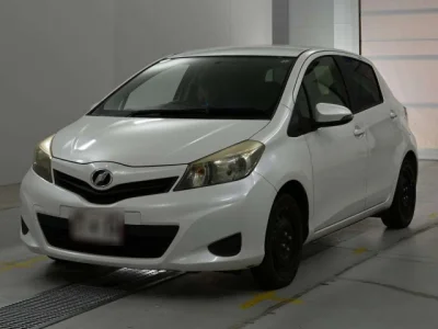 Toyota Vitz — фото