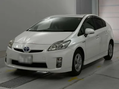 Toyota Prius — фото