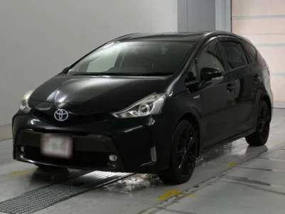 Toyota Prius Alpha — фото