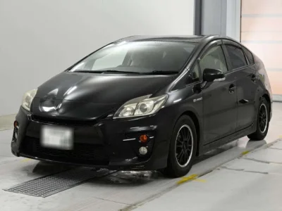 Toyota Prius — фото