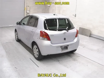 Toyota Vitz — фото
