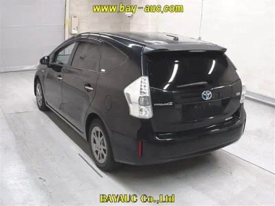 Toyota Prius Alpha — фото