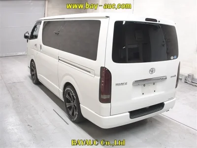 Toyota HiAce Van — фото