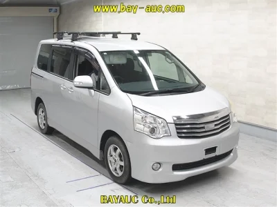 Toyota Noah — фото
