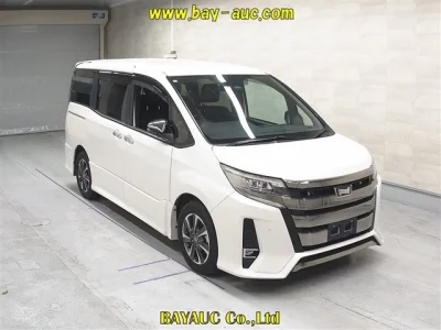 Toyota Noah — фото
