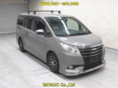 Toyota Noah — фото